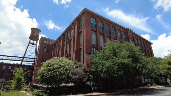 Building Photo - 170 Boulevard SE