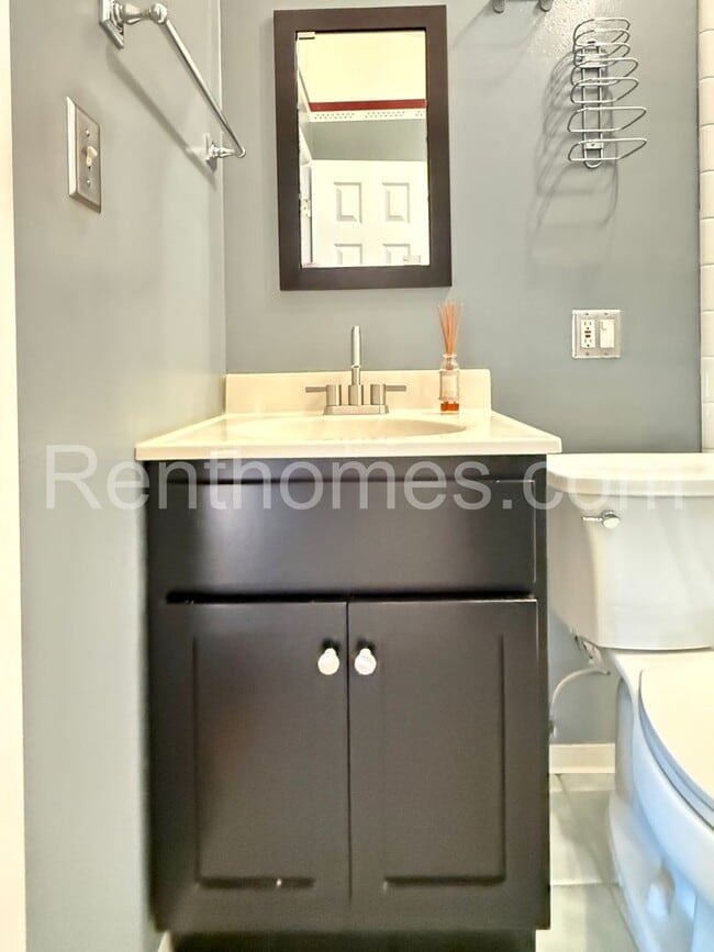 Building Photo - 4227 Mt Herbert Ave