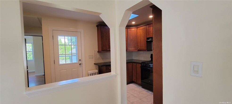 Building Photo - 56 Marlboro Rd