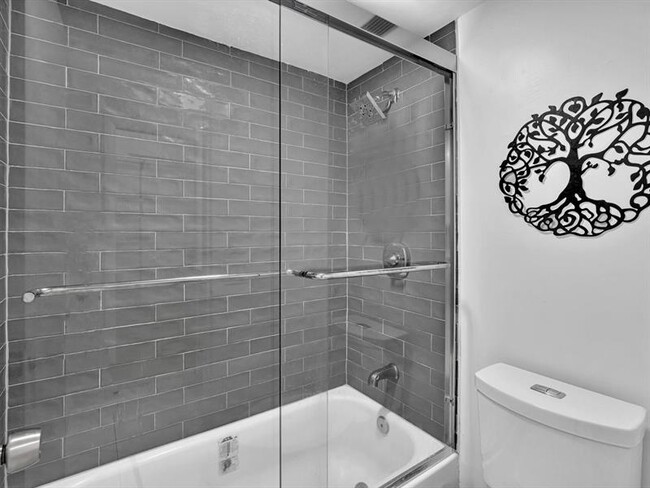 Building Photo - 5100 Dupont Blvd