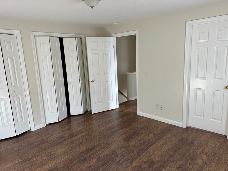 Building Photo - 16 Ledgecrest Dr