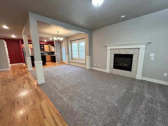 Building Photo - 2137 N Eagle Creek Ln