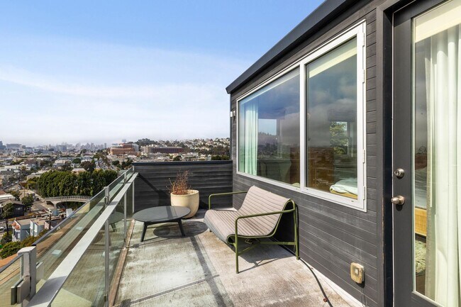 Building Photo - OPEN HOUSE: Saturday (6/27) 12:30pm-1:00pm. Stunning 3-Level Single Family Home with Modern Touch...