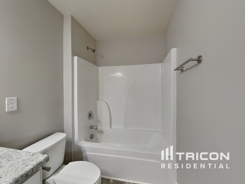 Building Photo - 5580 Foxglove Wy