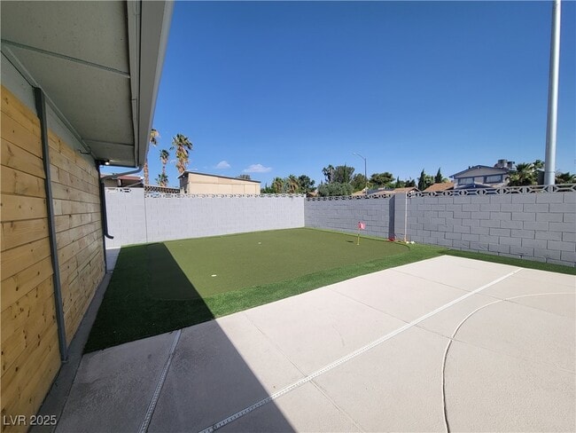 Building Photo - 5836 Corazon Dr