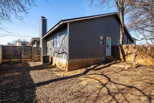 Building Photo - Charming 3-Bed Willowbend Home: Fireplace,...