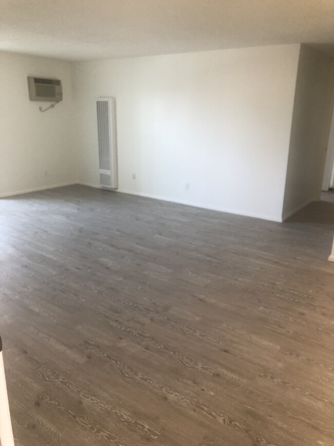 Building Photo - 340 Burchett St