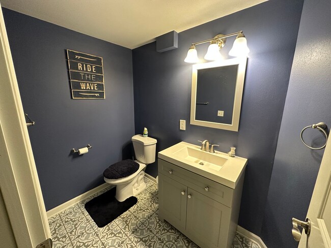 Building Photo - Huge 3BR/3BA house on Madison's West Side!