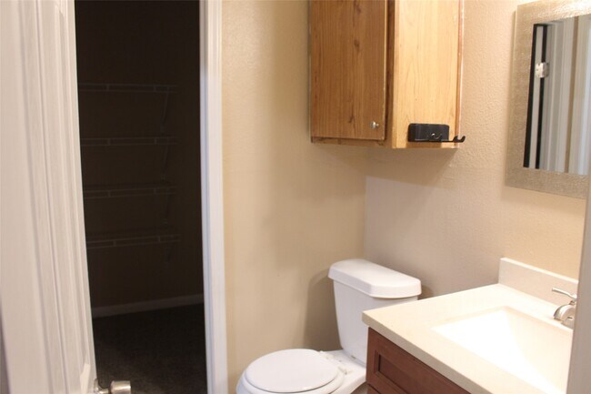 Building Photo - 16111 Aspenglenn Dr