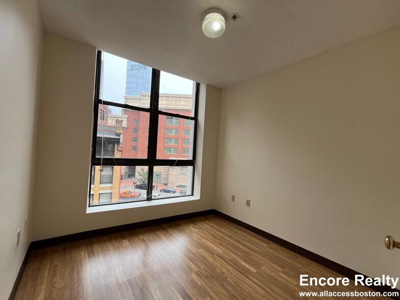 Building Photo - 11 Edinboro St
