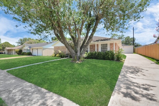Building Photo - 11310 Sagewind Dr