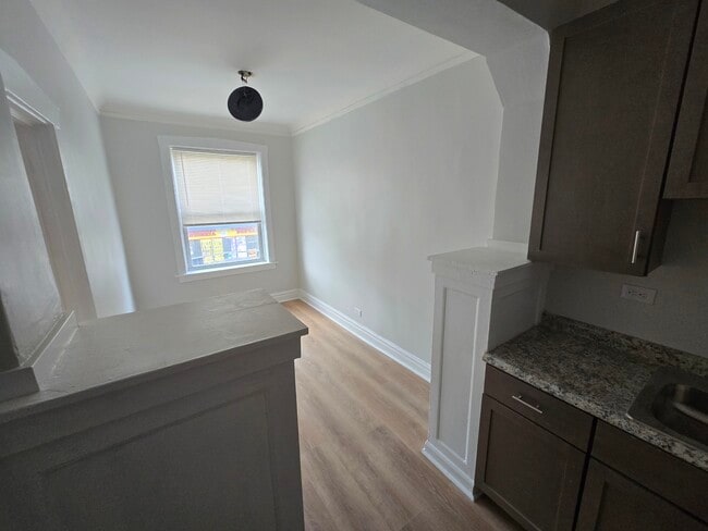 Building Photo - 4753 N Monticello Ave