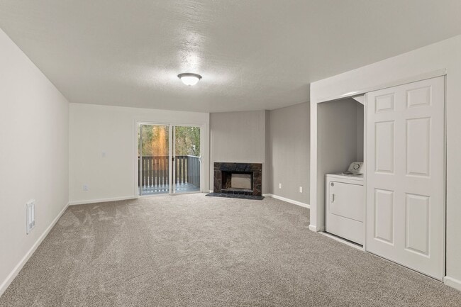 Building Photo - RECENTLY UPDATED 2 BEDROOM 1.5 BATH TOWNHOME IN TIGARD!