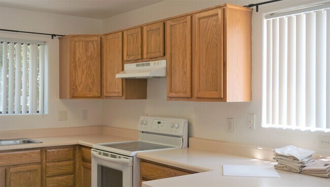 Building Photo - 4410 Buena Loma Way