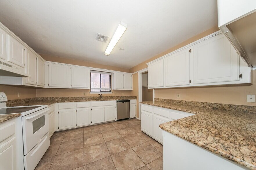 Building Photo - 11040 N Eagle Ln