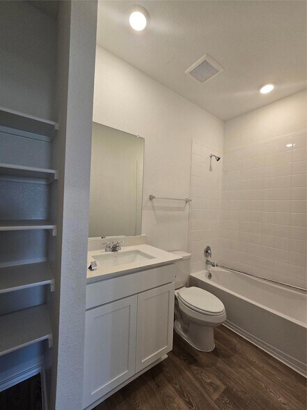 Building Photo - 352 San Juan Trl