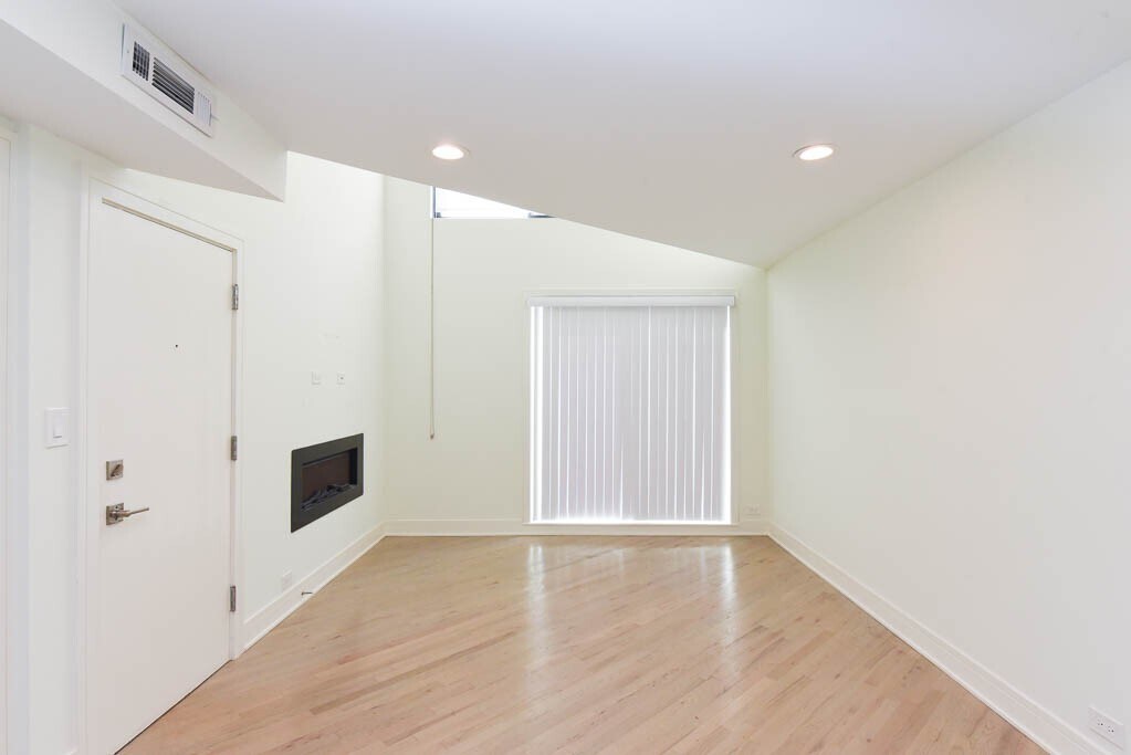 Building Photo - 843 W Grace St