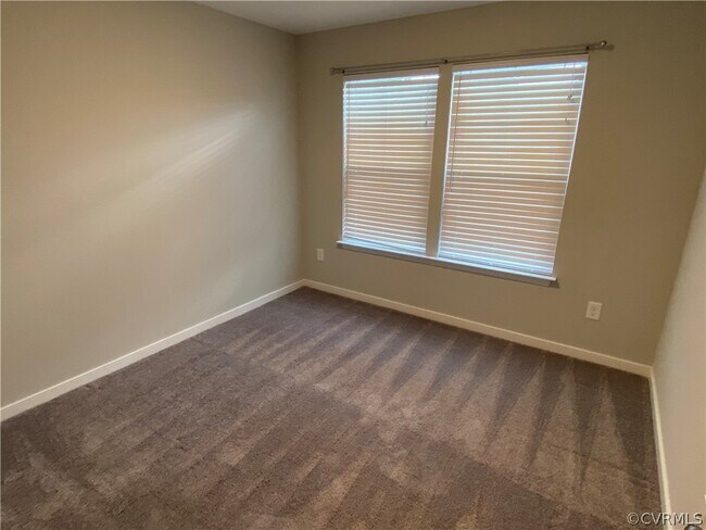 Building Photo - 8040 Rutland Village Dr