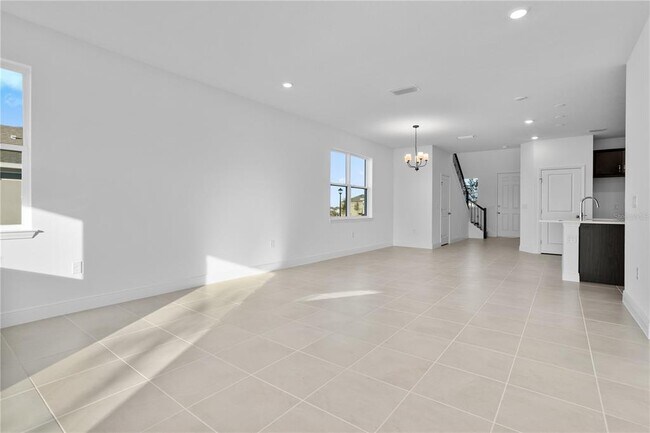 Building Photo - 1940 Sunshine Peak Dr