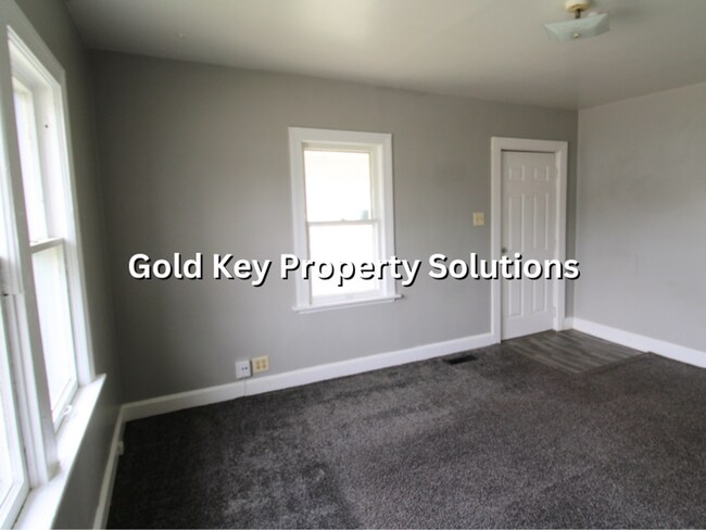 Building Photo - 2 BR 1 BA House with 2 Covered Porches and Huge Garage (NO SECTION 8)