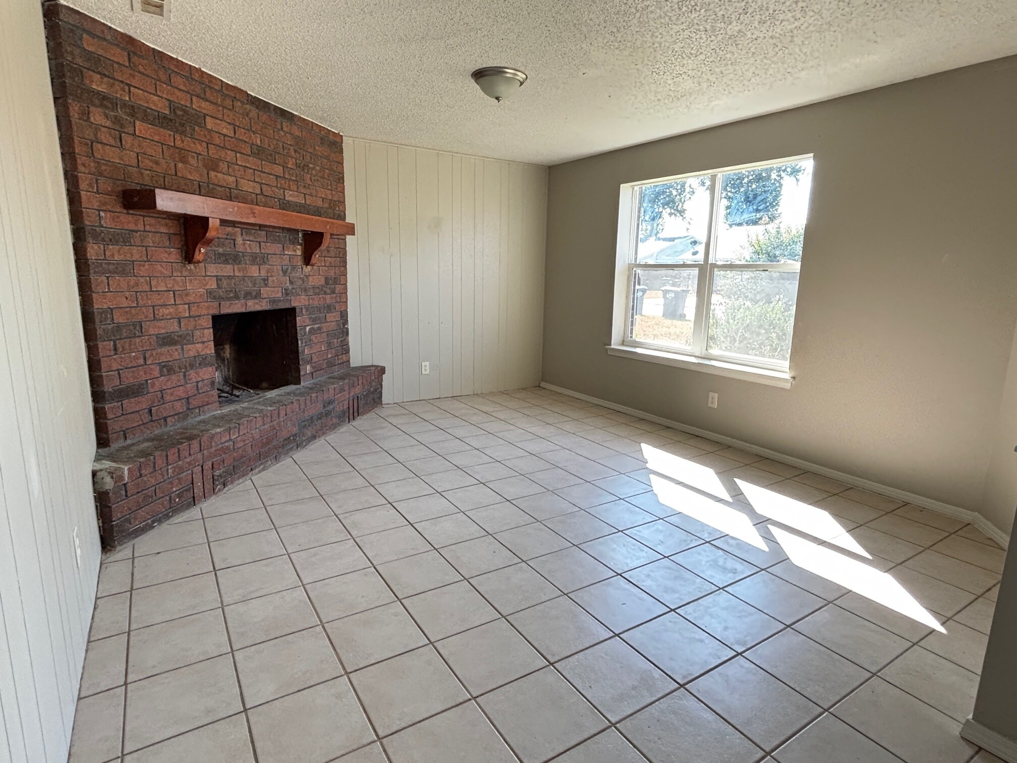 Building Photo - 707 S 24th St