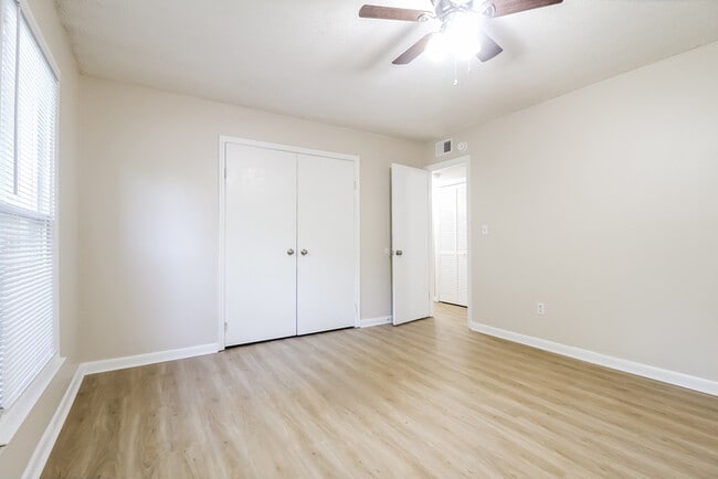 Building Photo - 34 Oak Glen Dr