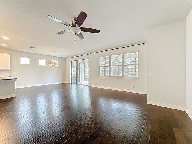 Building Photo - Executive Home with 5 bedrooms / four 1/2 ...