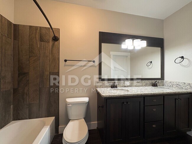 Building Photo - 664 S Saturn Ave