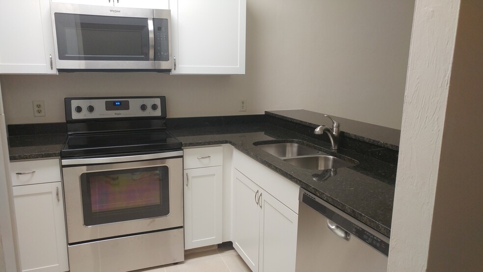 modernized kitchen - 5857 Rattlesnake Hammock Rd