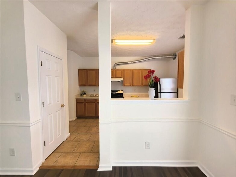 Building Photo - 619 Kenridge Way