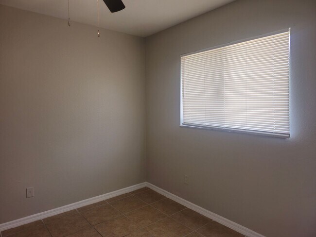 Building Photo - 2 bed 2 bath
