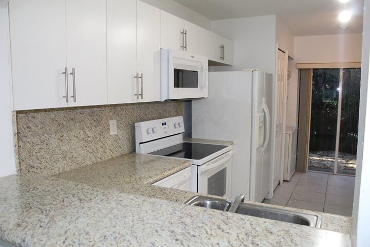 Building Photo - 1240 SE 31st Ct