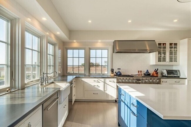 Building Photo - 30 Madequecham Valley Rd