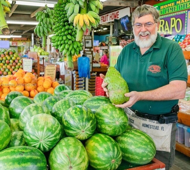 Building Photo - 302 NW 11th Ct