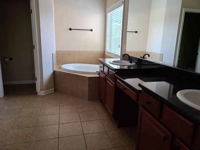 Building Photo - 7327 San Vista Dr