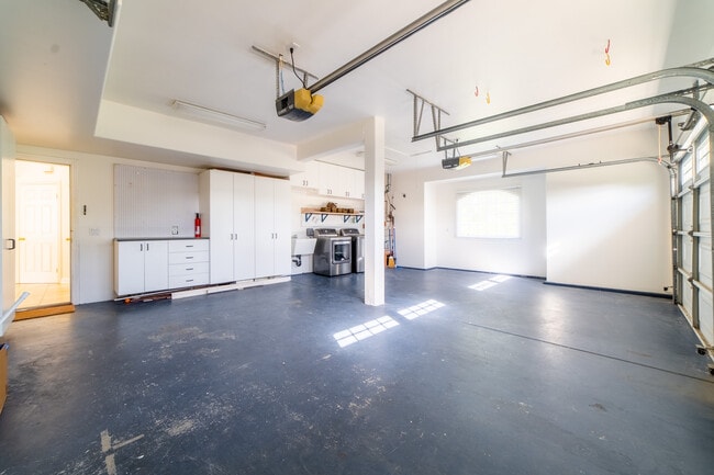 Building Photo - 849 Avocado Pl