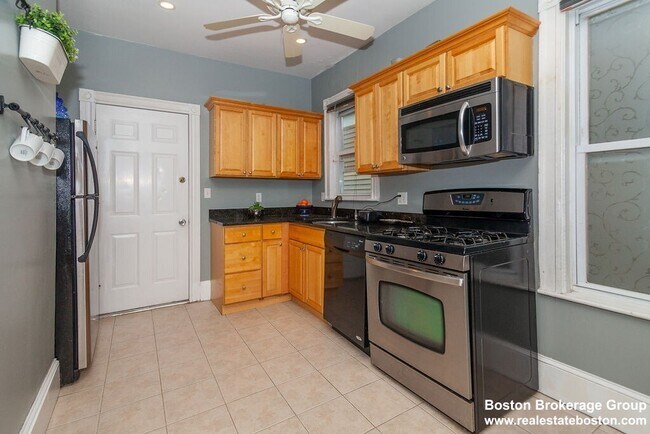 Primary Photo - 36 Sheridan St
