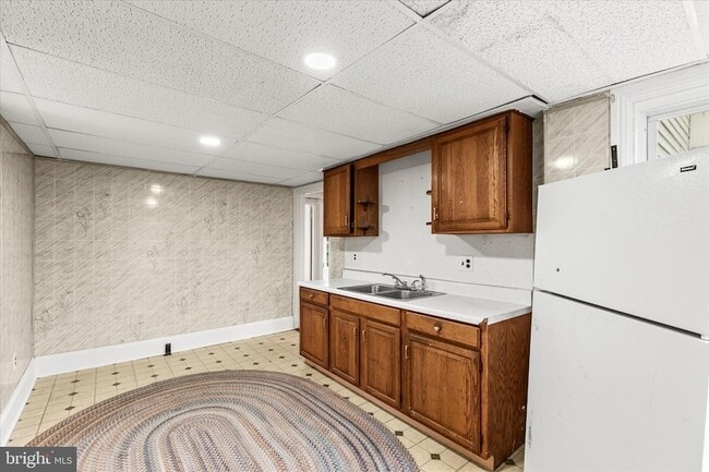 Building Photo - 6 N Main St