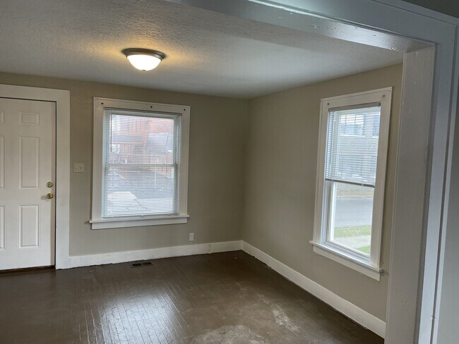 Building Photo - 299 N State St