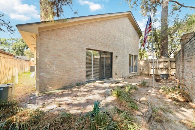 Building Photo - 154 Old Bridge Lake St