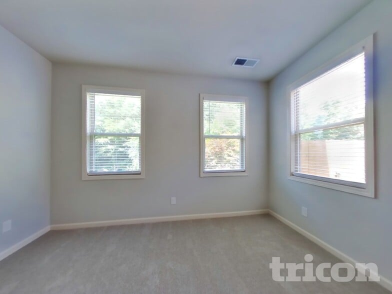 Building Photo - 3013 Alan Dr