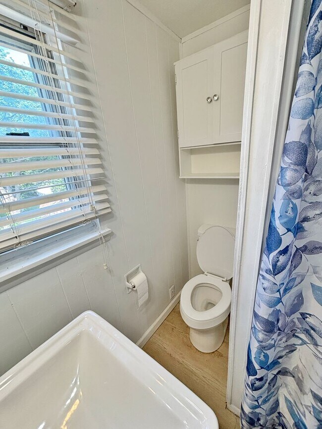 Building Photo - Charming 3-Bedroom Home in Quiet Cul-de-Sa...