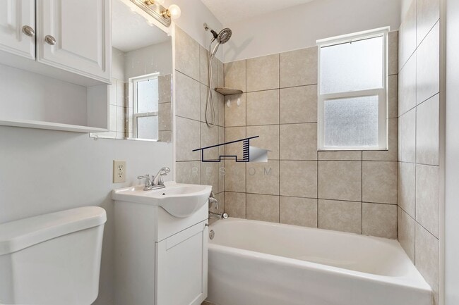 Building Photo - Washington Terrace 2 Bedroom Home!