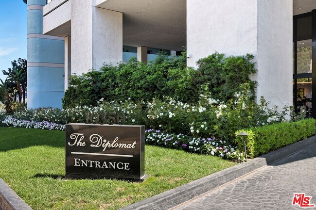 Building Photo - 10350 Wilshire Blvd