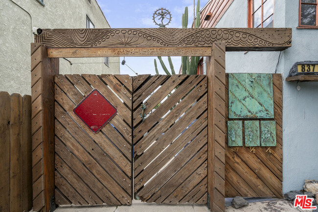 Building Photo - 837 Micheltorena St