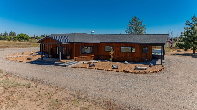 Building Photo - Luxury Home for Rent – Expansive Acreage, ...