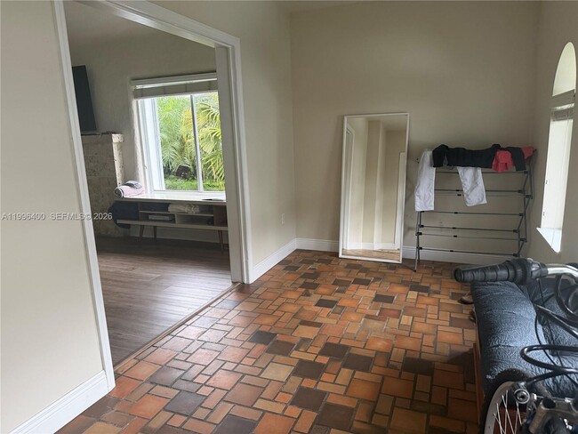 Building Photo - 5116 SW 57th Ave