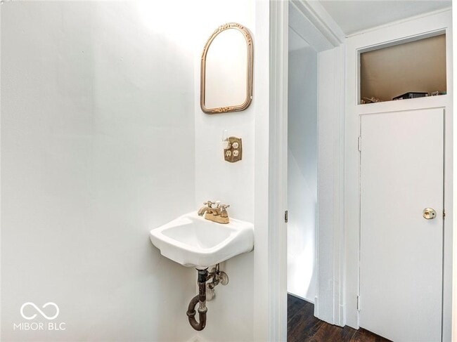 Building Photo - 321 N Park Ave