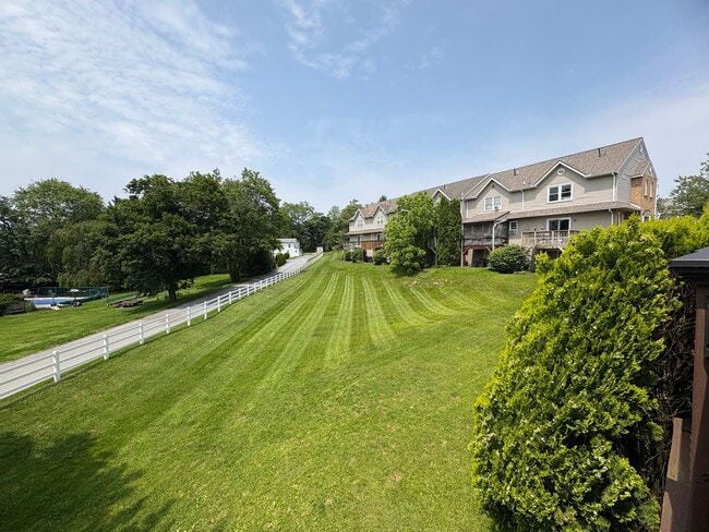 Building Photo - 2 Bedroom 2.5 Bathroom in Hummelstown!
