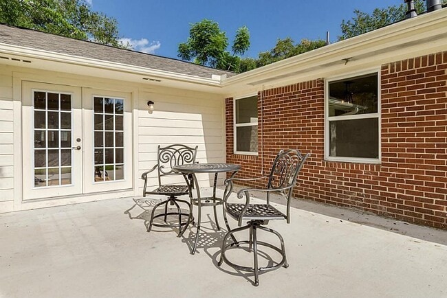 Building Photo - 4734 Benning Dr